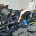 Děti objevují a zkouší zahradní stavebnici Flexi Element